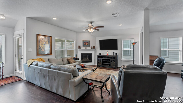 Listing photo id 11 for 4067 Legend Meadows