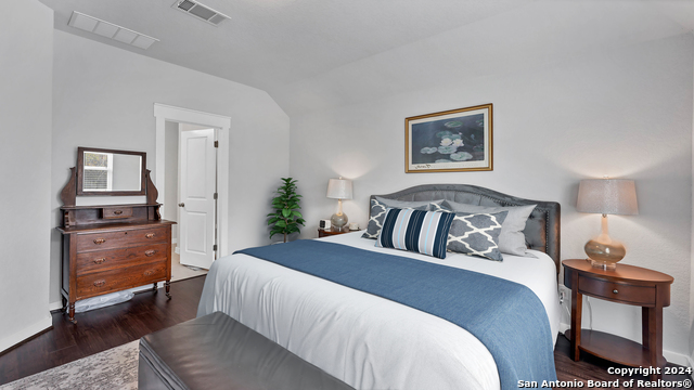 Listing photo id 13 for 4067 Legend Meadows