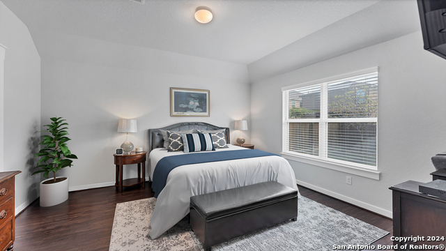 Listing photo id 14 for 4067 Legend Meadows