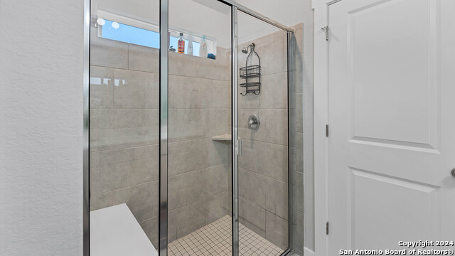 Listing photo id 16 for 4067 Legend Meadows