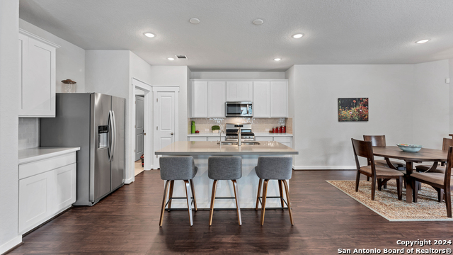 Listing photo id 0 for 4067 Legend Meadows