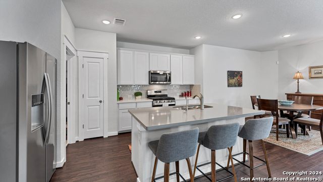 Listing photo id 1 for 4067 Legend Meadows