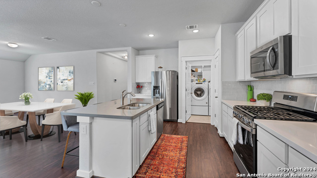 Listing photo id 4 for 4067 Legend Meadows