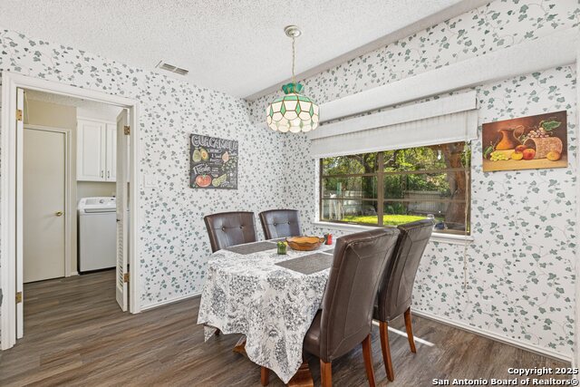 Image 15 of 40 For 19706 Encino Knoll