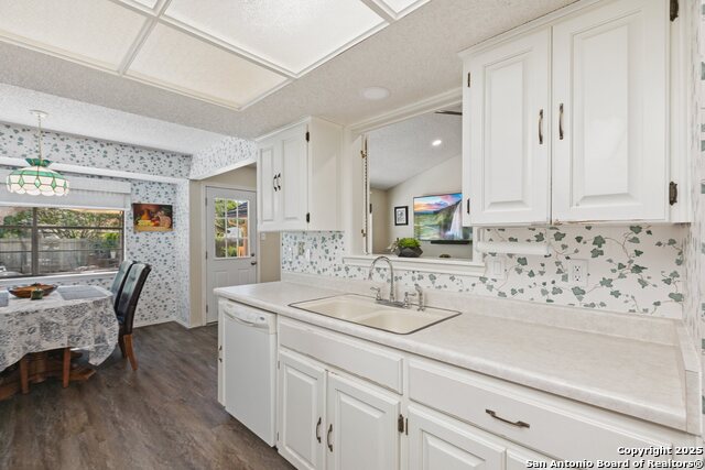 Image 16 of 40 For 19706 Encino Knoll
