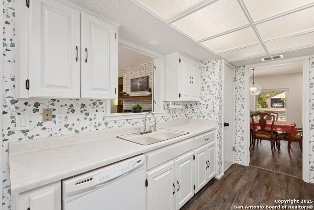Image 18 of 40 For 19706 Encino Knoll