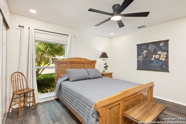 Image 20 of 40 For 19706 Encino Knoll