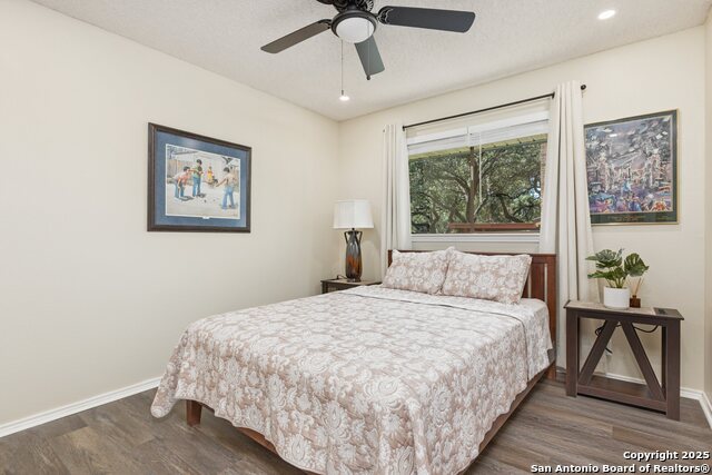 Image 24 of 40 For 19706 Encino Knoll