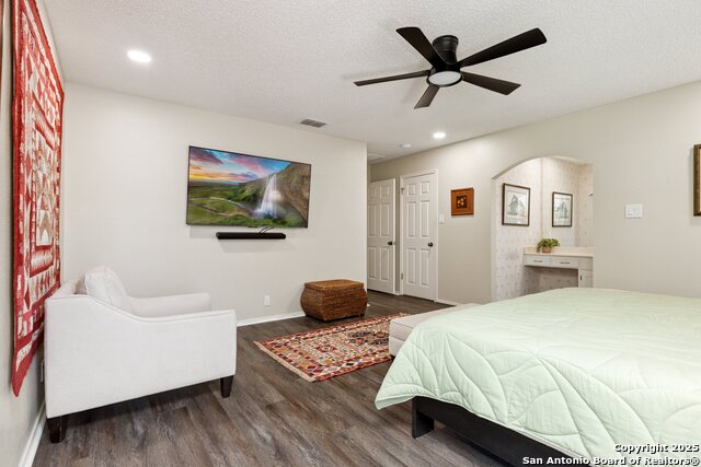 Image 27 of 40 For 19706 Encino Knoll