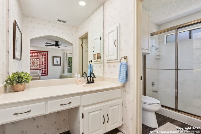 Image 30 of 40 For 19706 Encino Knoll