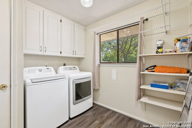 Image 31 of 40 For 19706 Encino Knoll