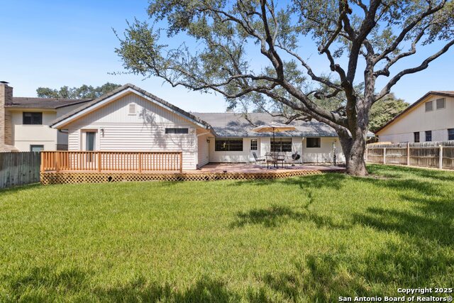Image 32 of 40 For 19706 Encino Knoll