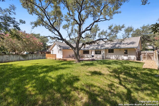 Image 33 of 40 For 19706 Encino Knoll
