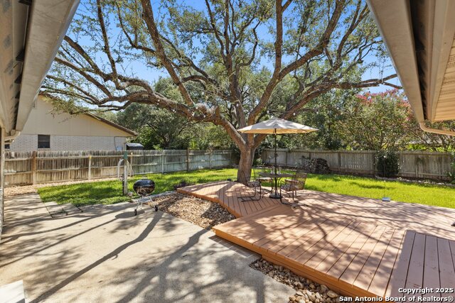 Image 35 of 40 For 19706 Encino Knoll