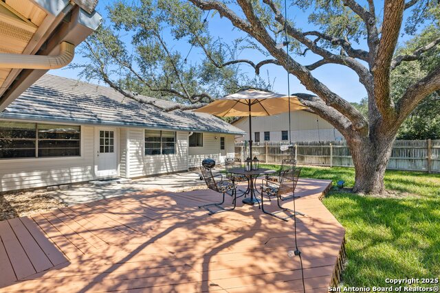 Image 36 of 40 For 19706 Encino Knoll