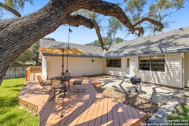 Image 39 of 40 For 19706 Encino Knoll