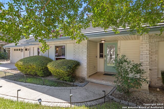 Image 4 of 40 For 19706 Encino Knoll