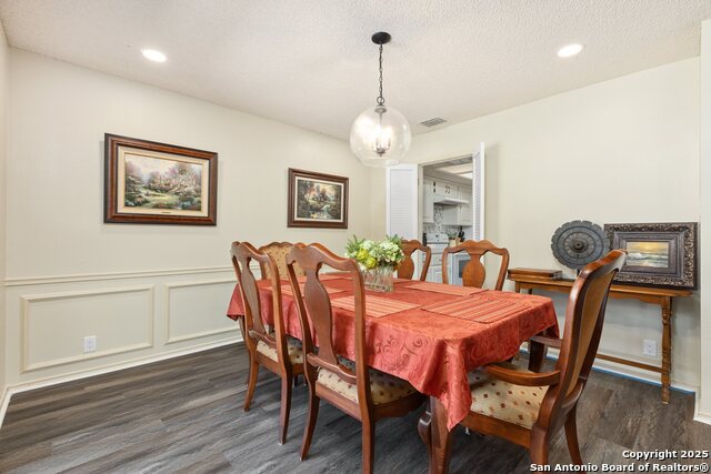 Image 9 of 40 For 19706 Encino Knoll