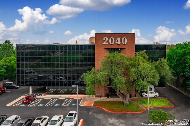 Listing photo id 0 for 2040 Babcock 303