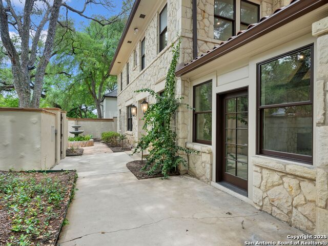Image 17 of 57 For 421 Hildebrand E