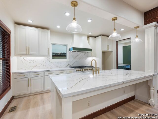Image 24 of 57 For 421 Hildebrand E