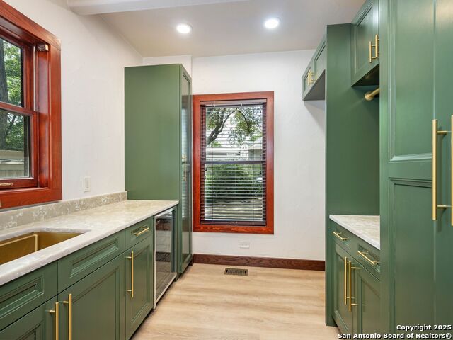 Image 31 of 57 For 421 Hildebrand E