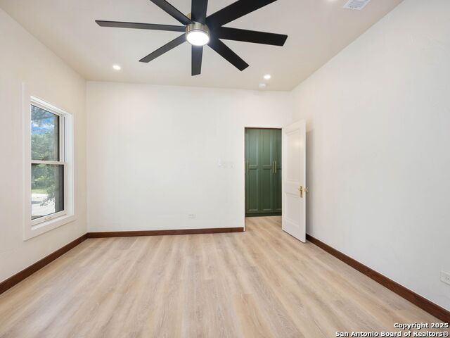 Image 41 of 57 For 421 Hildebrand E