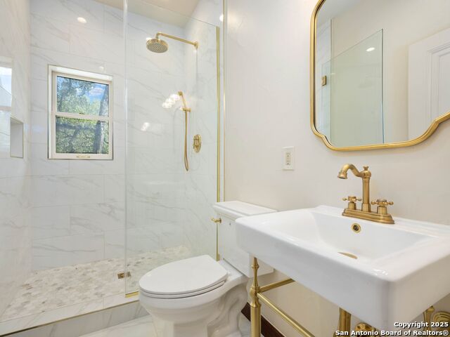 Image 43 of 57 For 421 Hildebrand E
