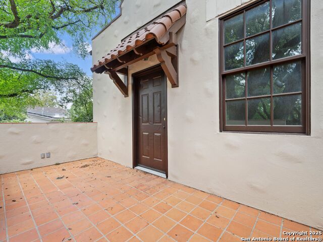 Image 45 of 57 For 421 Hildebrand E