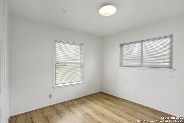 Listing photo id 9 for 4875 Castle Arms