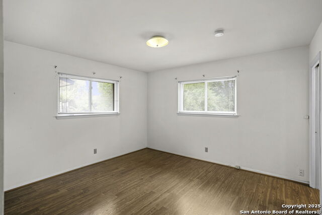 Listing photo id 11 for 4875 Castle Arms