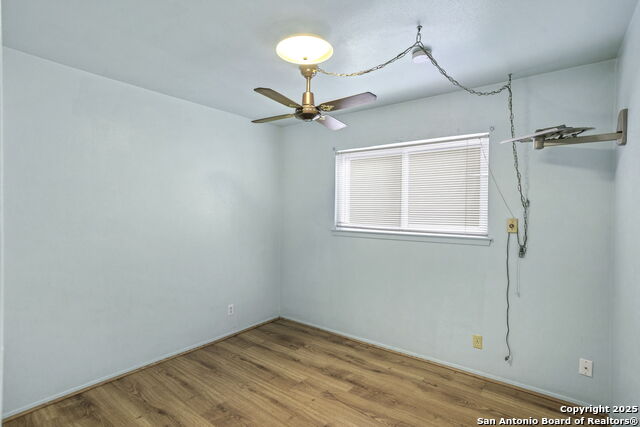 Listing photo id 12 for 4875 Castle Arms