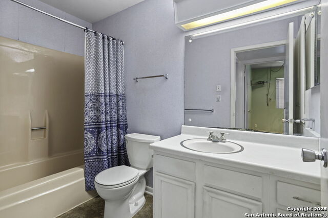 Listing photo id 13 for 4875 Castle Arms