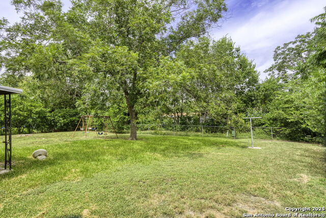 Listing photo id 15 for 4875 Castle Arms