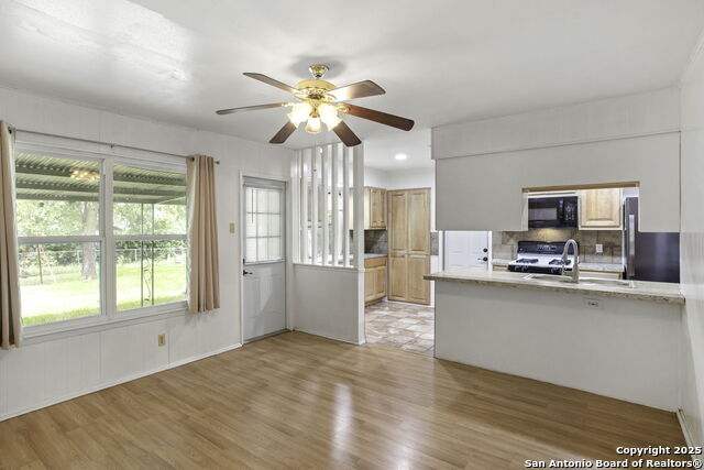 Listing photo id 3 for 4875 Castle Arms