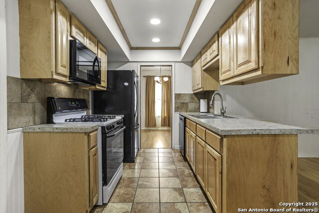 Listing photo id 6 for 4875 Castle Arms