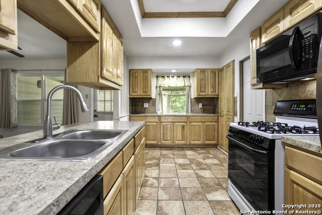 Listing photo id 7 for 4875 Castle Arms