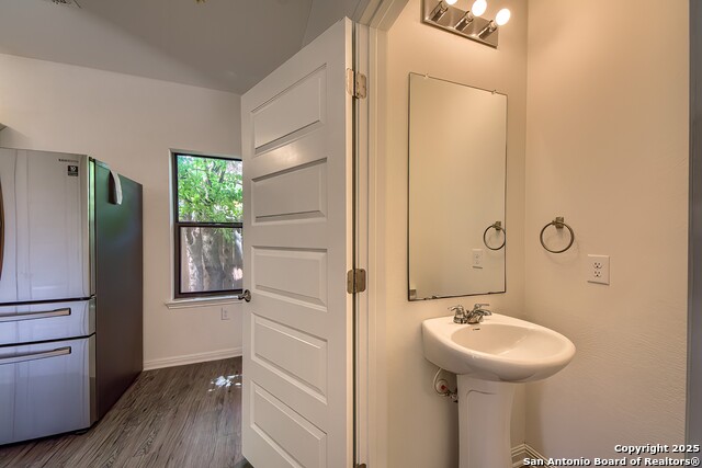 Image 8 of 27 For 519 Arthur St  # 201