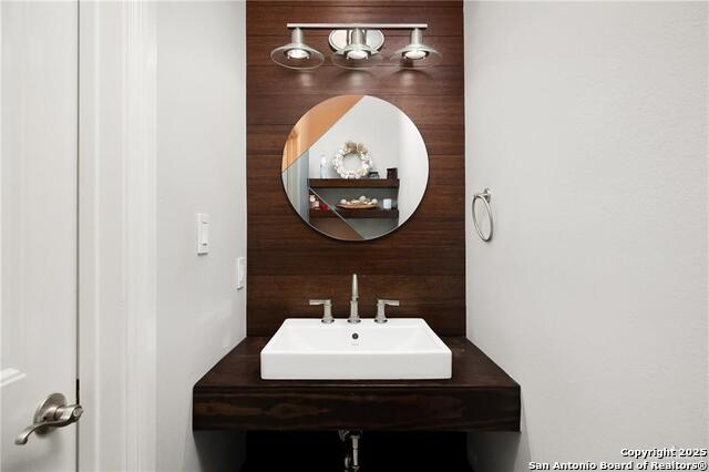 Image 13 of 29 For 109 Palm Valley Cir