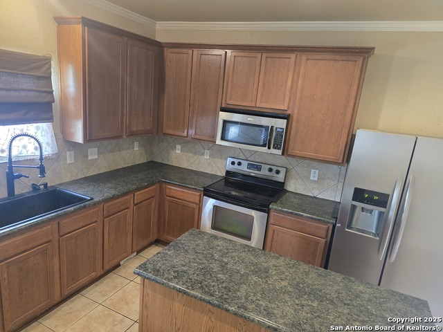 Listing photo id 5 for 9510 Rainbow Creek