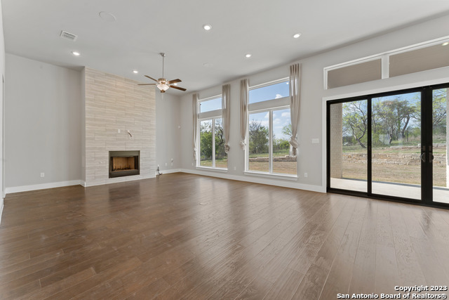 Listing photo id 9 for 9 Cattle Dr  