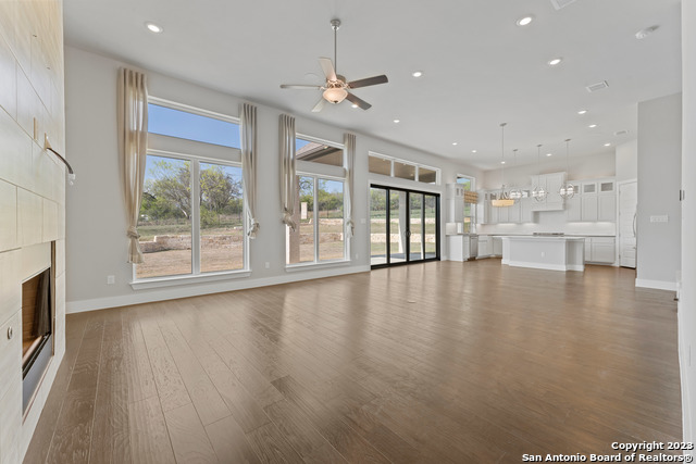 Listing photo id 10 for 9 Cattle Dr  