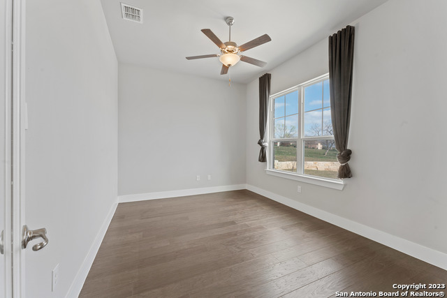 Listing photo id 11 for 9 Cattle Dr  