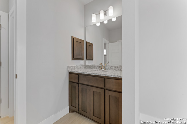 Listing photo id 25 for 9 Cattle Dr  