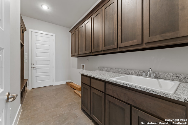 Listing photo id 32 for 9 Cattle Dr  