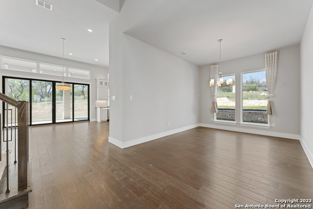Listing photo id 3 for 9 Cattle Dr  