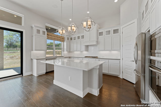 Listing photo id 6 for 9 Cattle Dr  