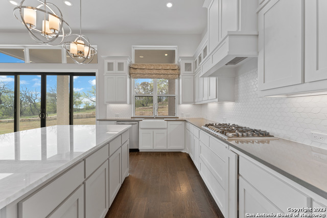 Listing photo id 7 for 9 Cattle Dr  