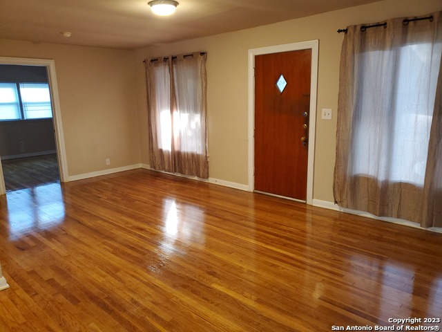 Image 13 of 25 For 105 Hillcrest Dr W