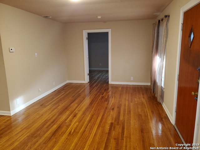 Image 15 of 25 For 105 Hillcrest Dr W